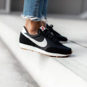 Nike Daybreak Women's size 7